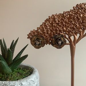 BETSY JOHNSON antique gold floral flower earrings with clear crystal ✨